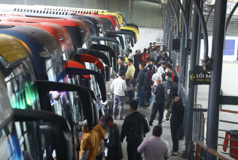 Doanh nghiệp vận tải hoạt động xuy&ecirc;n Tết phục vụ người d&acirc;n- Ảnh 2.