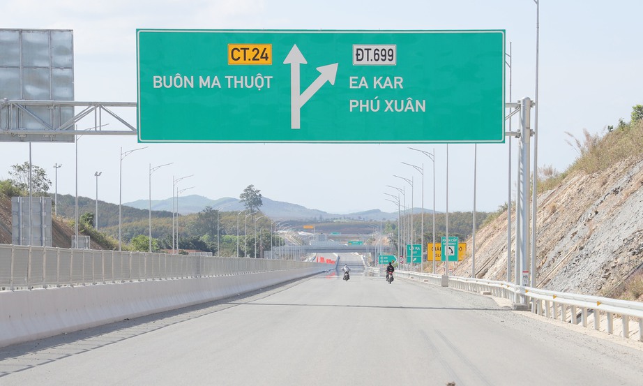 Đắk Lắk cảnh b&aacute;o nguy cơ mất ATGT tr&ecirc;n tuyến cao tốc đang thi c&ocirc;ng dịp Tết 2026- Ảnh 1.