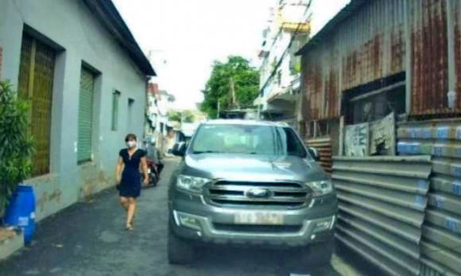 Cần l&agrave;m g&igrave; nếu gặp &ocirc; t&ocirc; đỗ chắn đường l&agrave;ng, ng&otilde; x&oacute;m?- Ảnh 1.