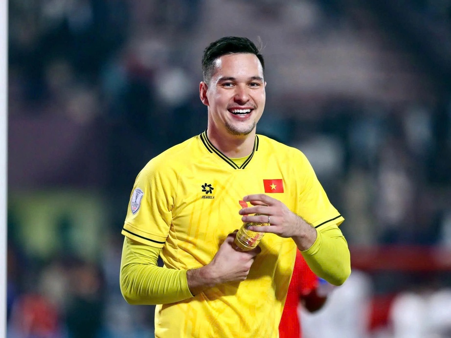 Tuyển Việt Nam sở hữu h&agrave;ng thủ to&agrave;n &ldquo;người khổng lồ&rdquo;- Ảnh 2.