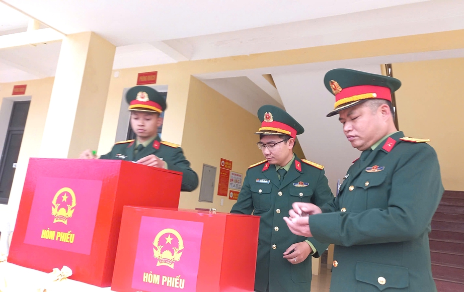 Hải Ph&ograve;ng: Cử tri đặc khu Bạch Long Vĩ n&ocirc; nức bầu cử sớm- Ảnh 2.