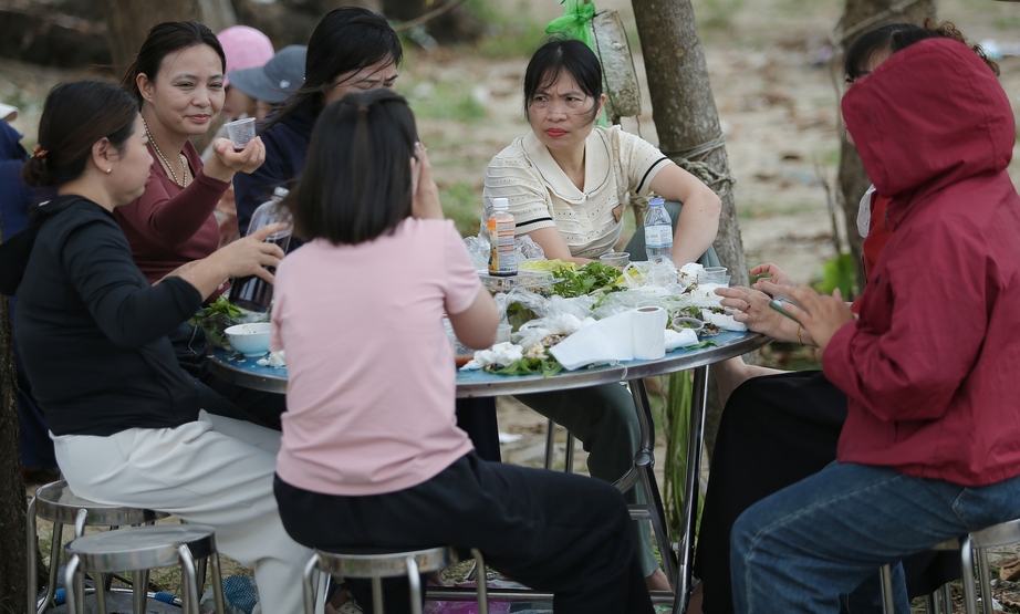 Ngư d&acirc;n Nghệ An phấn khởi v&igrave; tr&uacute;ng đậm m&ugrave;a c&aacute; tr&iacute;ch- Ảnh 12.
