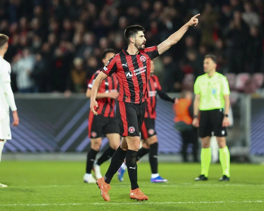 Thắng kịch t&iacute;nh Midtjylland sau loạt s&uacute;t lu&acirc;n lưu, Nottingham v&agrave;o tứ kết Europa League- Ảnh 2.