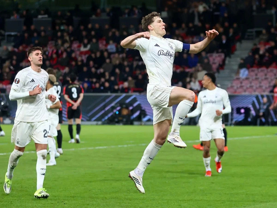 Thắng kịch t&iacute;nh Midtjylland sau loạt s&uacute;t lu&acirc;n lưu, Nottingham v&agrave;o tứ kết Europa League- Ảnh 1.