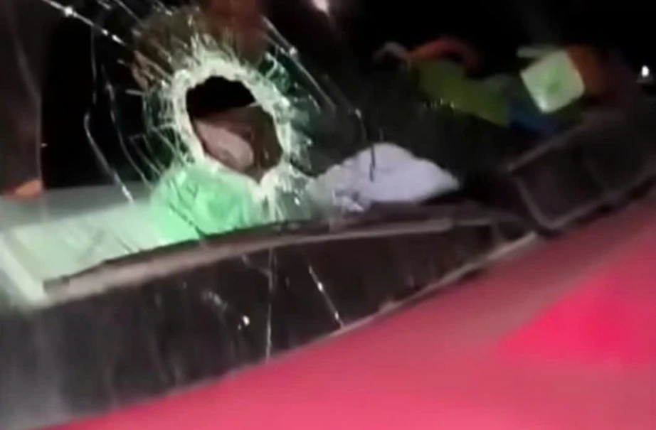 Xác định nhóm thiếu niên ném đá làm vỡ kính ô tô trên cao tốc qua Quảng Trị- Ảnh 1. Xác định nhóm thiếu niên ném đá làm vỡ kính ô tô trên cao tốc qua Quảng Trị- Ảnh 1.