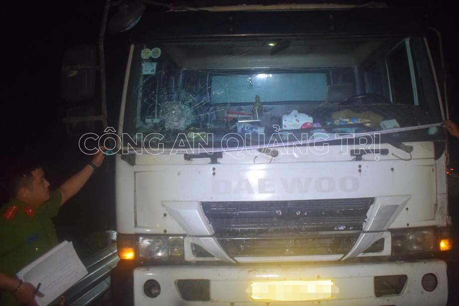Xác định nhóm thiếu niên ném đá làm vỡ kính ô tô trên cao tốc qua Quảng Trị- Ảnh 2. Xác định nhóm thiếu niên ném đá làm vỡ kính ô tô trên cao tốc qua Quảng Trị- Ảnh 2.