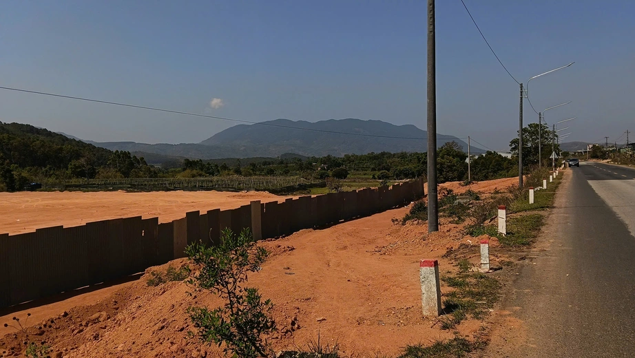 Gia Lai: Tăng cường xử l&yacute; vi phạm h&agrave;nh lang an to&agrave;n đường bộ tr&ecirc;n c&aacute;c tuyến quốc lộ- Ảnh 1.