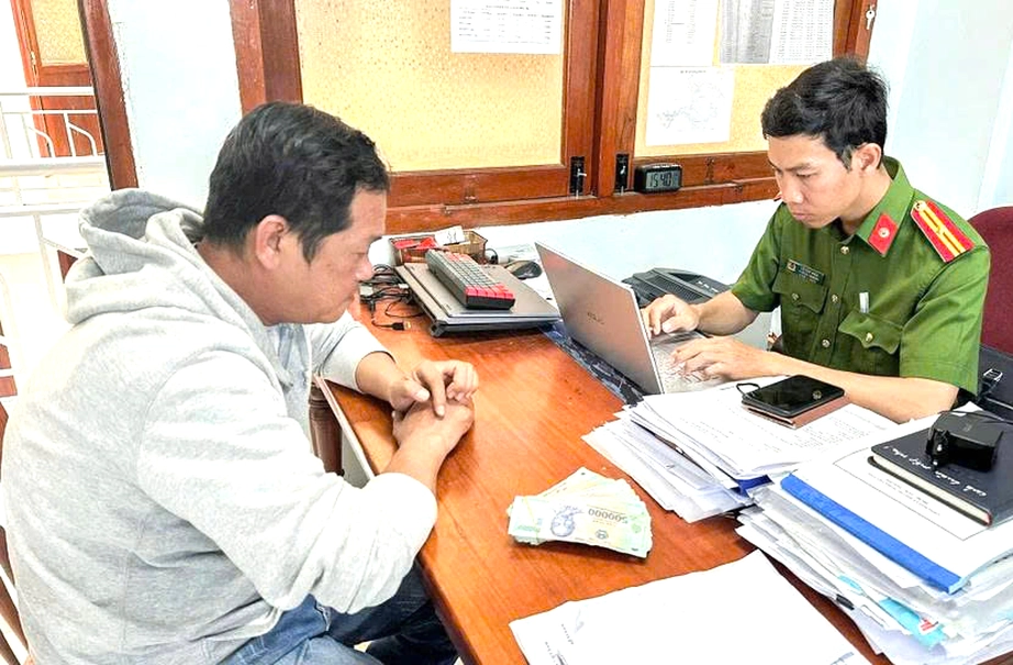 Bắt kẻ trộm 90 triệu đồng của người phụ nữ cất trong cốp xe m&aacute;y ở Kh&aacute;nh Ho&agrave;- Ảnh 1.