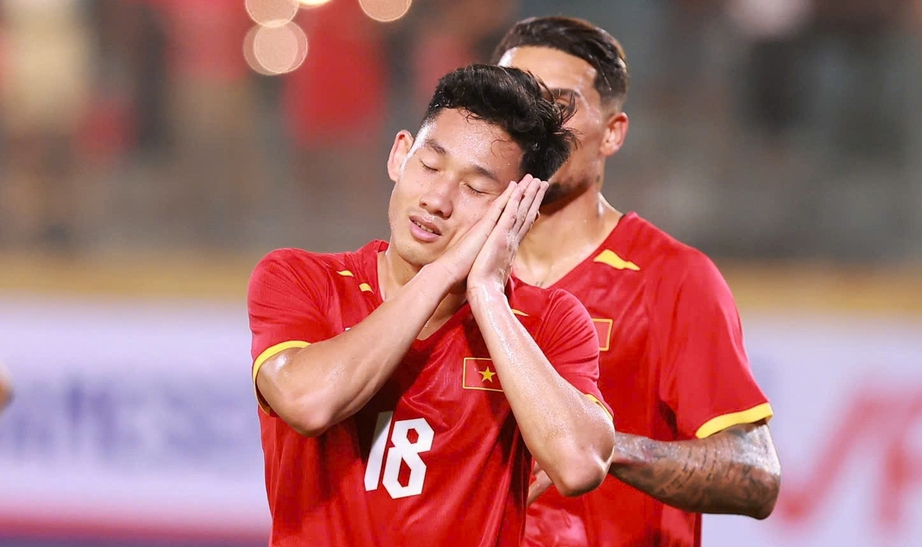 Hai Long tỏa s&aacute;ng, đội tuyển Việt Nam thắng đậm Bangladesh- Ảnh 2.