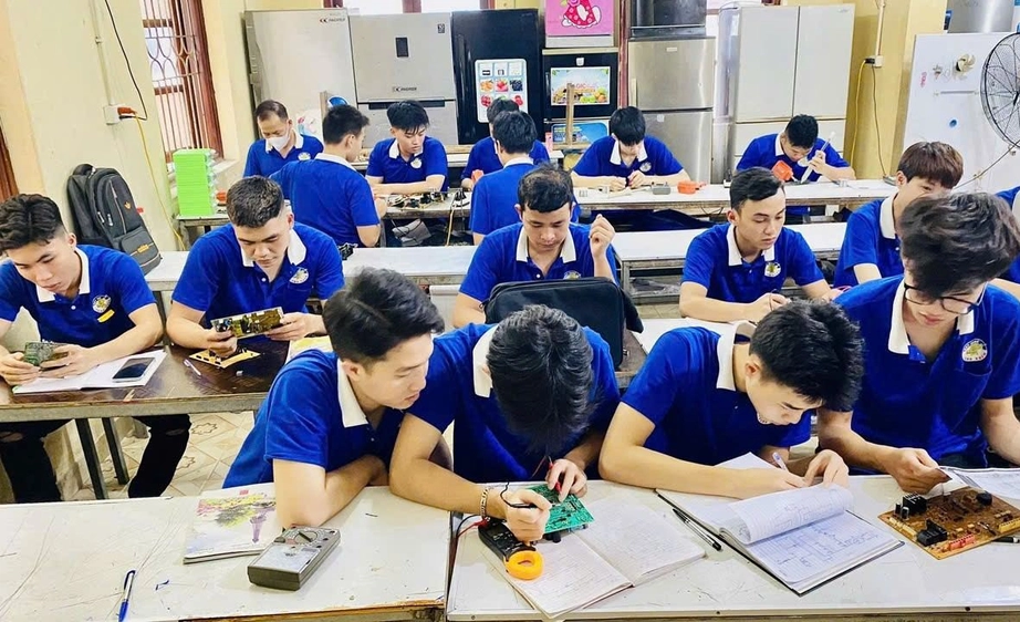 Đề xuất: Gi&aacute;o vi&ecirc;n dạy nghề phải giỏi thực h&agrave;nh, kh&ocirc;ng chỉ bằng cấp- Ảnh 1.