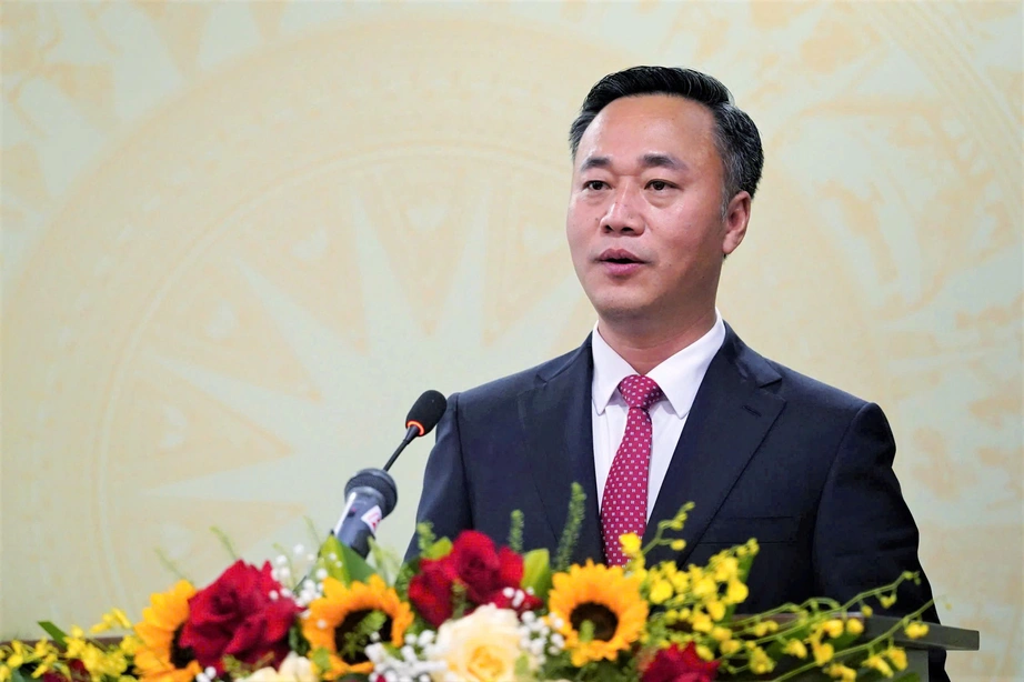 T&acirc;n Chủ tịch UBND tỉnh Kh&aacute;nh H&ograve;a: Đo&agrave;n kết, đồng l&ograve;ng đưa tỉnh ph&aacute;t triển nhanh, bền vững- Ảnh 2.