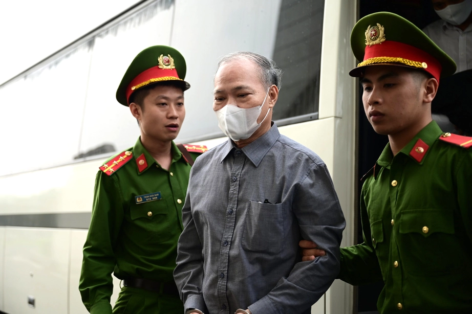 Cựu Thứ trưởng Ho&agrave;ng Văn Thắng hầu t&ograve;a vụ nhận hối lộ 200.000 USD- Ảnh 1.