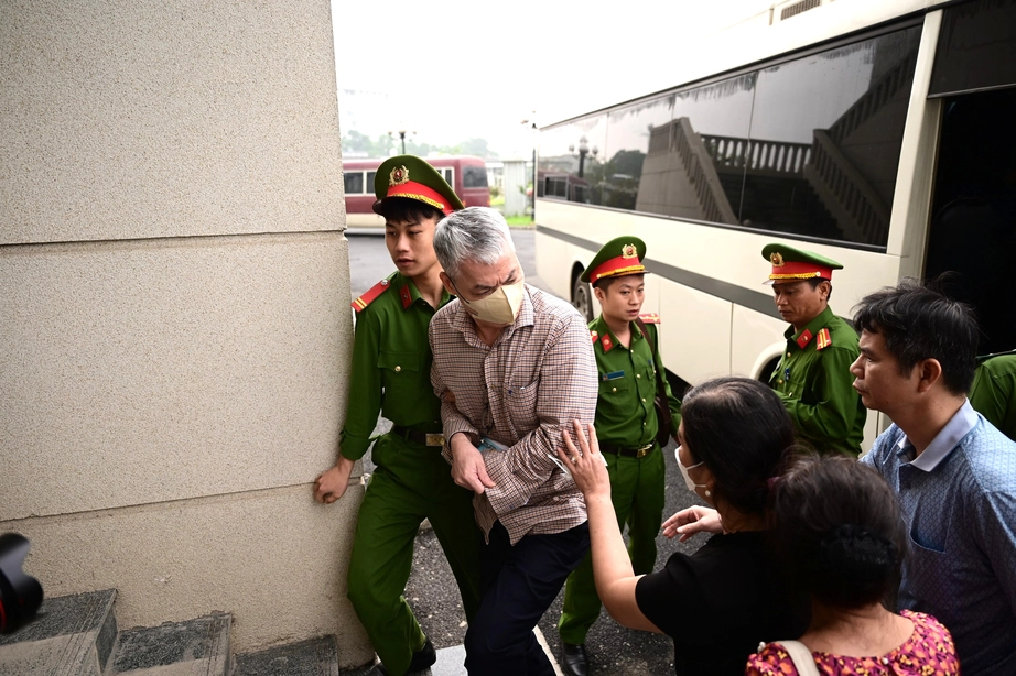 Cựu Thứ trưởng Ho&agrave;ng Văn Thắng hầu t&ograve;a vụ nhận hối lộ 200.000 USD- Ảnh 5.