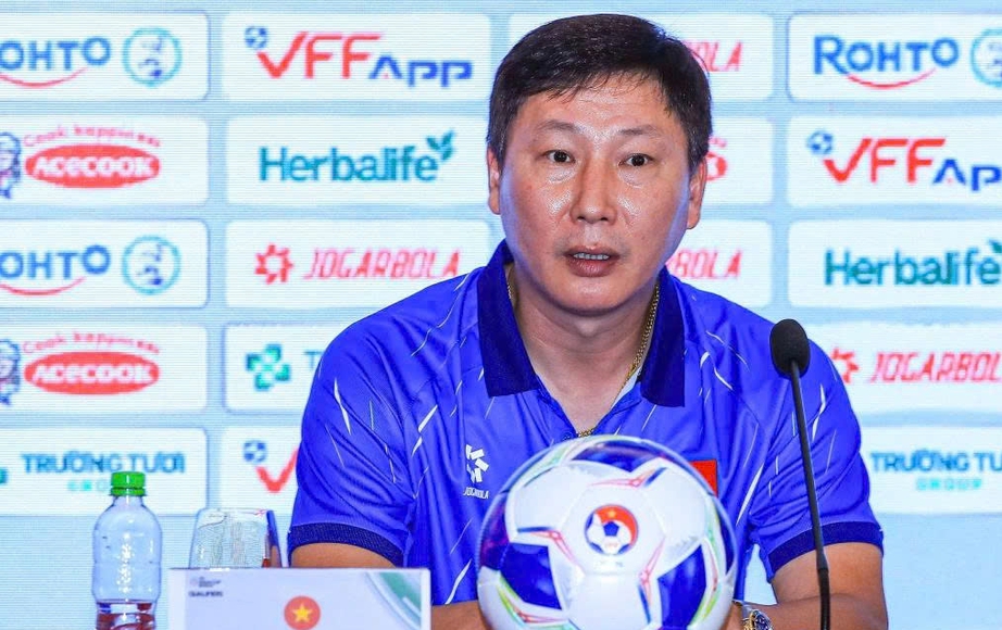 HLV Kim Sang-sik khen ngợi học trò sau trận thắng Malaysia- Ảnh 1. HLV Kim Sang-sik khen ngợi học trò sau trận thắng Malaysia- Ảnh 1.