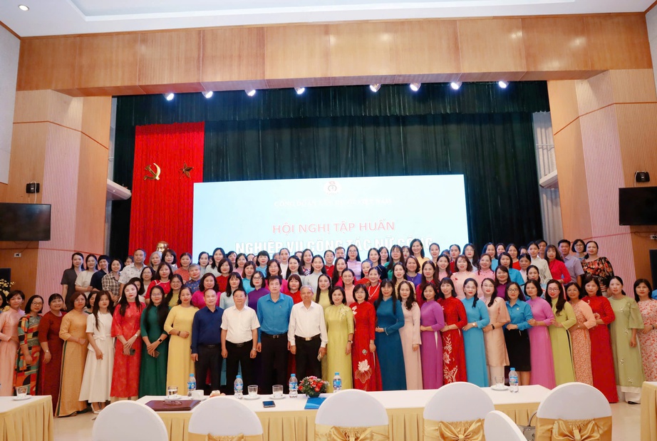 &ldquo;Những b&ocirc;ng hồng th&eacute;p&rdquo; ng&agrave;nh X&acirc;y dựng tỏa s&aacute;ng sau 10 năm thi đua- Ảnh 1.