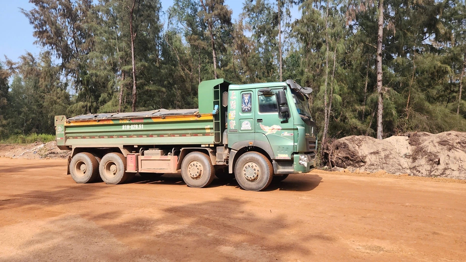 Quảng Ngãi tìm giải pháp hỗ trợ doanh nghiệp xây dựng trước biến động giá xăng dầu
- Ảnh 2. Quảng Ngãi tìm giải pháp hỗ trợ doanh nghiệp xây dựng trước biến động giá xăng dầu
- Ảnh 2.