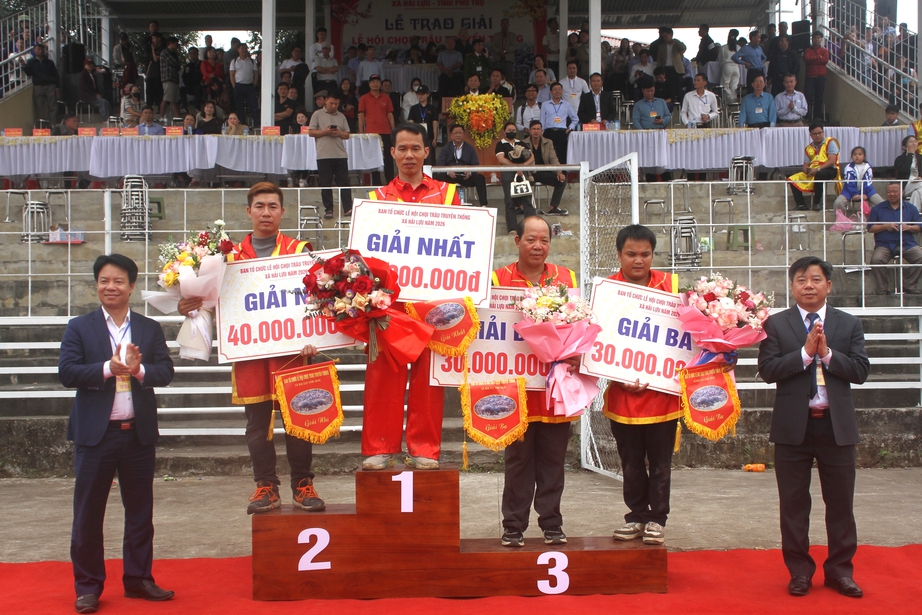 Ph&uacute; Thọ: H&agrave;ng ngh&igrave;n người dự lễ hội chọi tr&acirc;u truyền thống Hải Lựu năm 2026- Ảnh 4.