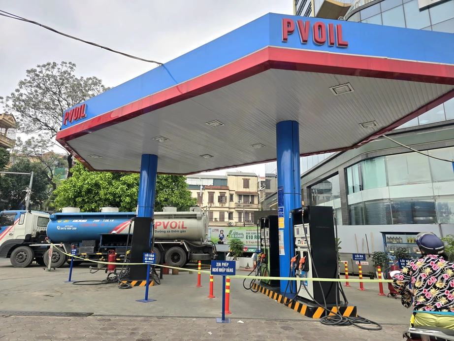 Bộ T&agrave;i ch&iacute;nh đề xuất giảm thuế nhập khẩu xăng dầu về 0%- Ảnh 1.