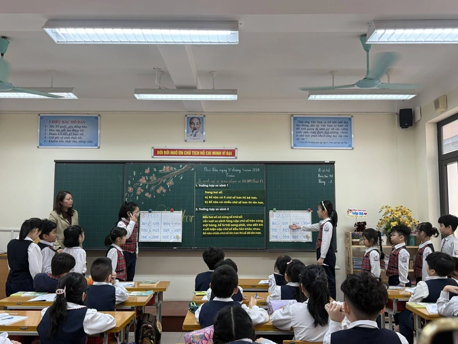 Nhiều điểm mới trong quy định xếp lương gi&aacute;o vi&ecirc;n gi&aacute;o dục thường xuy&ecirc;n- Ảnh 1.