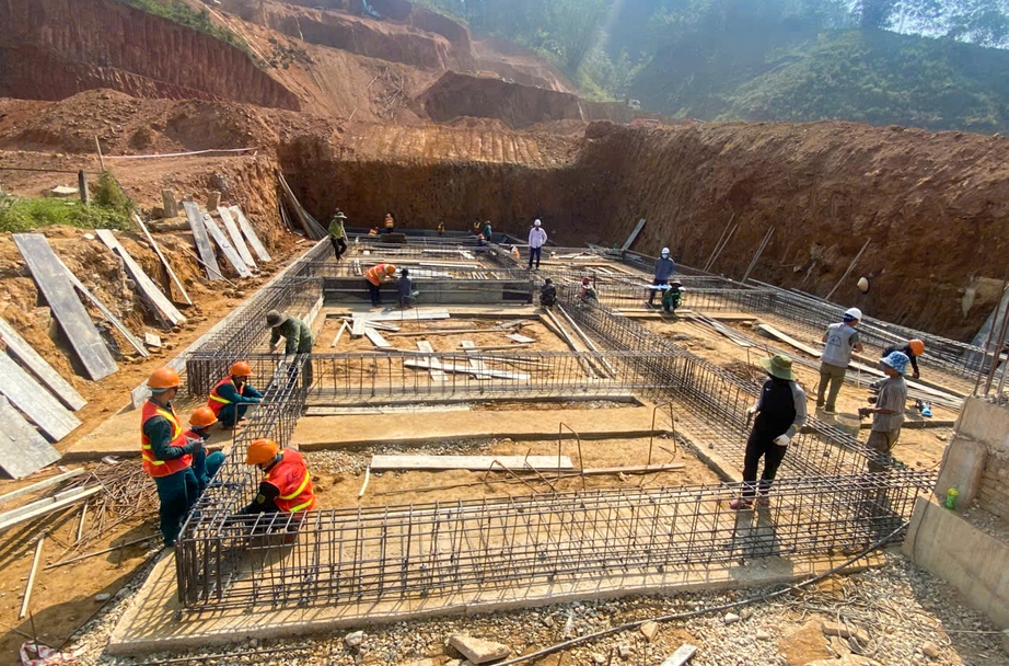 250 c&aacute;n bộ, chiến sĩ lượng vũ trang TP Đ&agrave; Nẵng c&ugrave;ng nhau x&acirc;y trường li&ecirc;n cấp nơi bi&ecirc;n giới- Ảnh 3.