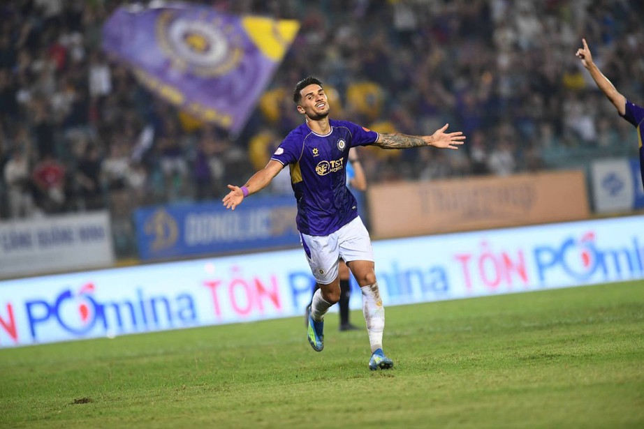 V-League: Hoàng Hên ghi bàn và kiến tạo giúp Hà Nội FC đánh bại Hà Tĩnh- Ảnh 1. V-League: Hoàng Hên ghi bàn và kiến tạo giúp Hà Nội FC đánh bại Hà Tĩnh- Ảnh 1.