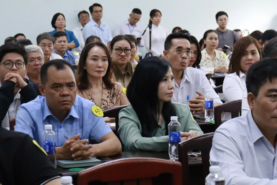 TP.HCM thừa nhận nhiều ‘kẽ hở’ trong bữa ăn học đường- Ảnh 2. TP.HCM thừa nhận nhiều ‘kẽ hở’ trong bữa ăn học đường- Ảnh 2.