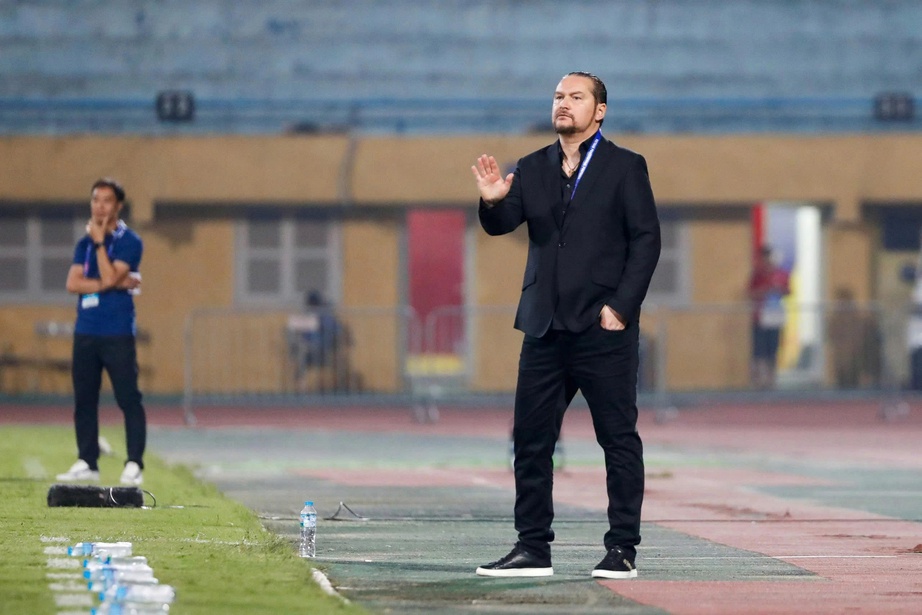 HLV Popov nói gì khi bị phạt nặng vì phản ứng với trọng tài?- Ảnh 2. HLV Popov nói gì khi bị phạt nặng vì phản ứng với trọng tài?- Ảnh 2.