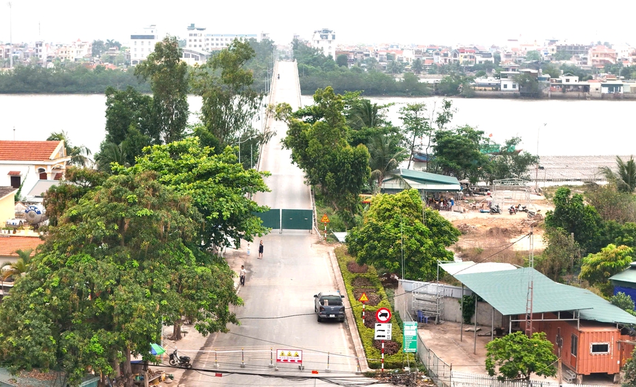 Quảng Ninh: Tháo dỡ cầu Sông Chanh 1, người dân đi lại thế nào?- Ảnh 1. Quảng Ninh: Tháo dỡ cầu Sông Chanh 1, người dân đi lại thế nào?- Ảnh 1.