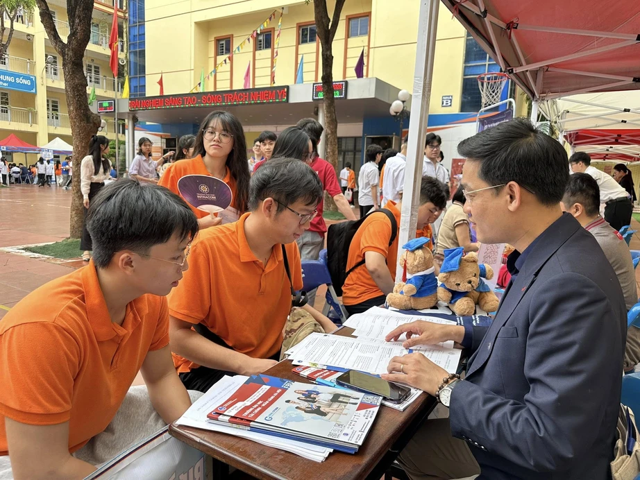 Hơn 40 trường tư ở H&agrave; Nội c&ocirc;ng bố học ph&iacute; lớp 10, cao nhất gần 100 triệu đồng/th&aacute;ng- Ảnh 1.