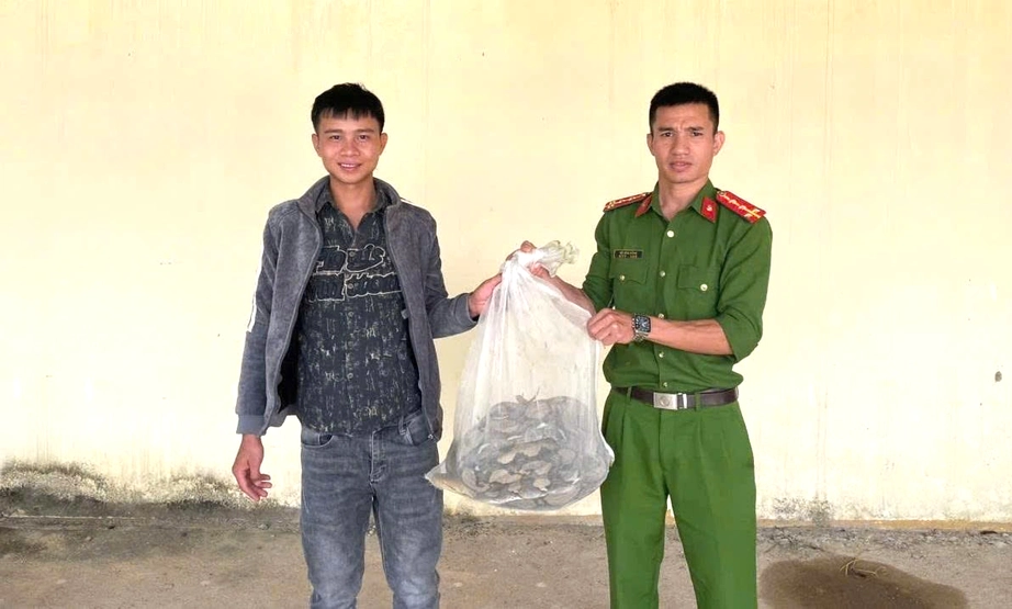 L&acirc;m Đồng: Người d&acirc;n tự nguyện giao nộp khỉ, trăn qu&yacute; hiếm thả về rừng tự nhi&ecirc;n- Ảnh 2.