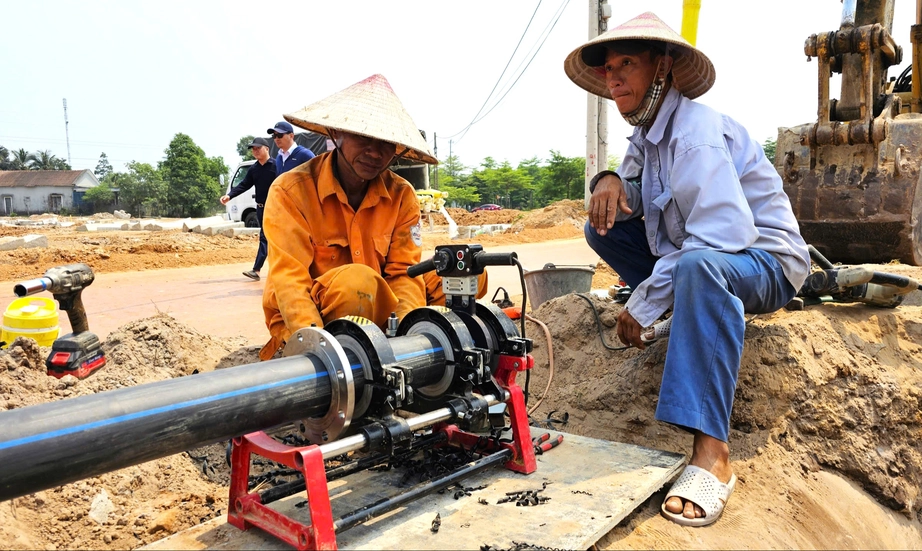 C&ocirc;ng nh&acirc;n dầm nắng đẩy nhanh khu t&aacute;i định cư đường sắt tốc độ cao ở Huế- Ảnh 6.