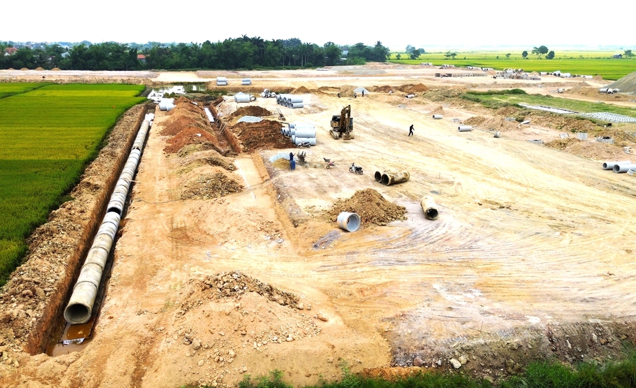 C&ocirc;ng nh&acirc;n dầm nắng đẩy nhanh khu t&aacute;i định cư đường sắt tốc độ cao ở Huế- Ảnh 14.