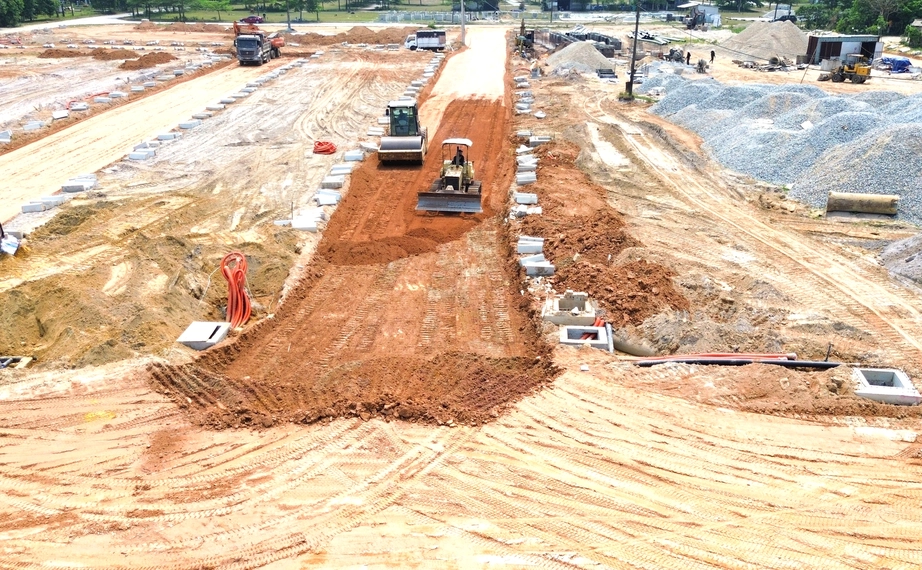 C&ocirc;ng nh&acirc;n dầm nắng đẩy nhanh khu t&aacute;i định cư đường sắt tốc độ cao ở Huế- Ảnh 7.