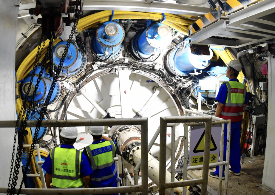 Hầm đường sắt xuy&ecirc;n s&ocirc;ng d&agrave;i nhất Trung Quốc- Ảnh 1.