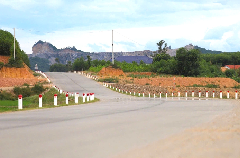 Nghệ An: Đề xuất thay thế nhiều cụm đ&egrave;n t&iacute;n hiệu tr&ecirc;n QL7C- Ảnh 2.