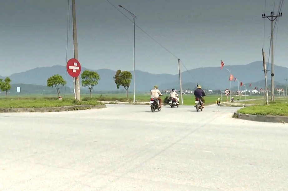 Nghệ An: Đề xuất thay thế nhiều cụm đ&egrave;n t&iacute;n hiệu tr&ecirc;n QL7C- Ảnh 3.