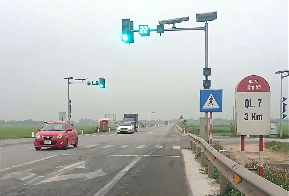 Nghệ An: Đề xuất thay thế nhiều cụm đ&egrave;n t&iacute;n hiệu tr&ecirc;n QL7C- Ảnh 5.