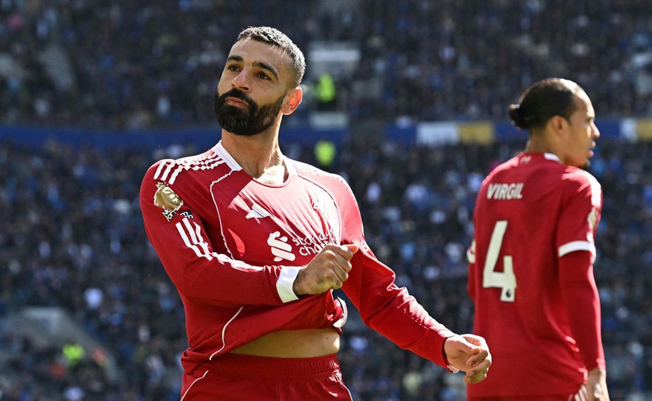 Ngoại hạng Anh: Van Dijk ghi b&agrave;n ph&uacute;t 90+10, Liverpool chật vật hạ Everton- Ảnh 1.