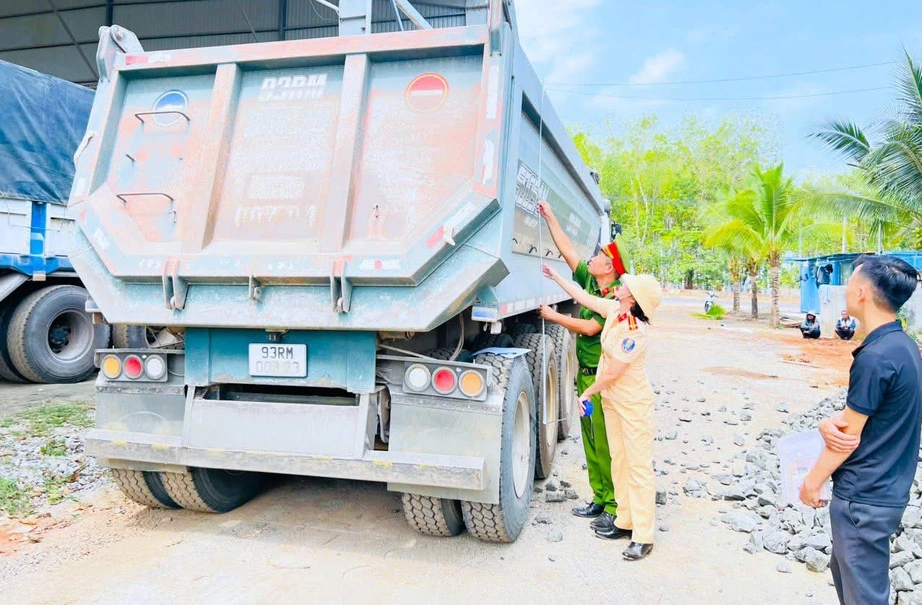 Đồng Nai: Kiểm tra gần 4.000 xe tải, tập trung xử l&yacute; cơi nới th&ugrave;ng v&agrave; thiết bị gi&aacute;m s&aacute;t- Ảnh 2.