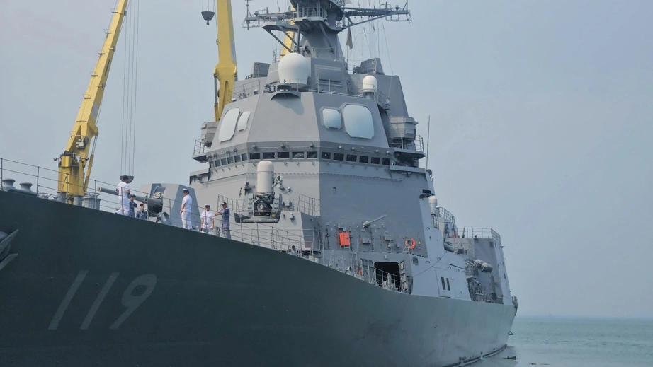 Cận cảnh t&agrave;u khu trục của Nhật Bản cập cảng Ti&ecirc;n Sa, thăm Đ&agrave; Nẵng- Ảnh 4.