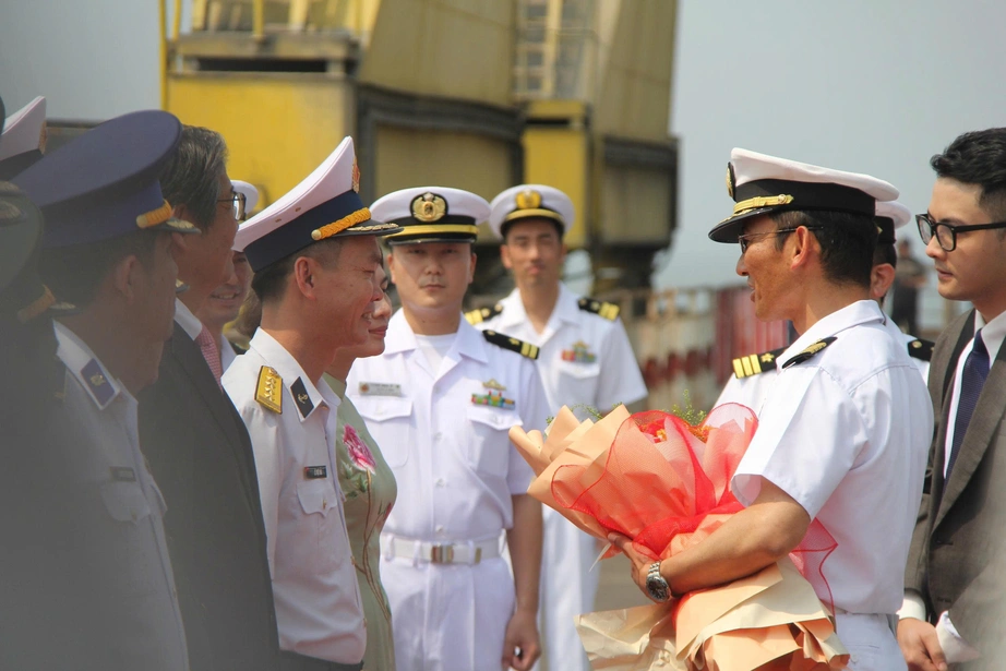 Cận cảnh t&agrave;u khu trục của Nhật Bản cập cảng Ti&ecirc;n Sa, thăm Đ&agrave; Nẵng- Ảnh 5.