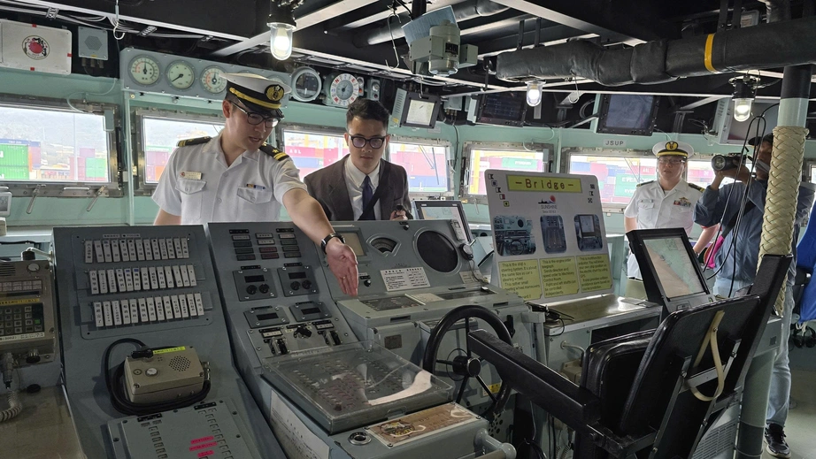 Cận cảnh t&agrave;u khu trục của Nhật Bản cập cảng Ti&ecirc;n Sa, thăm Đ&agrave; Nẵng- Ảnh 7.