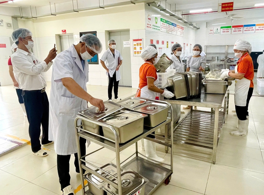 H&agrave; Nội siết quản l&yacute; an to&agrave;n thực phẩm, xử l&yacute; nghi&ecirc;m vi phạm tại trường học, bếp ăn tập thể- Ảnh 1.