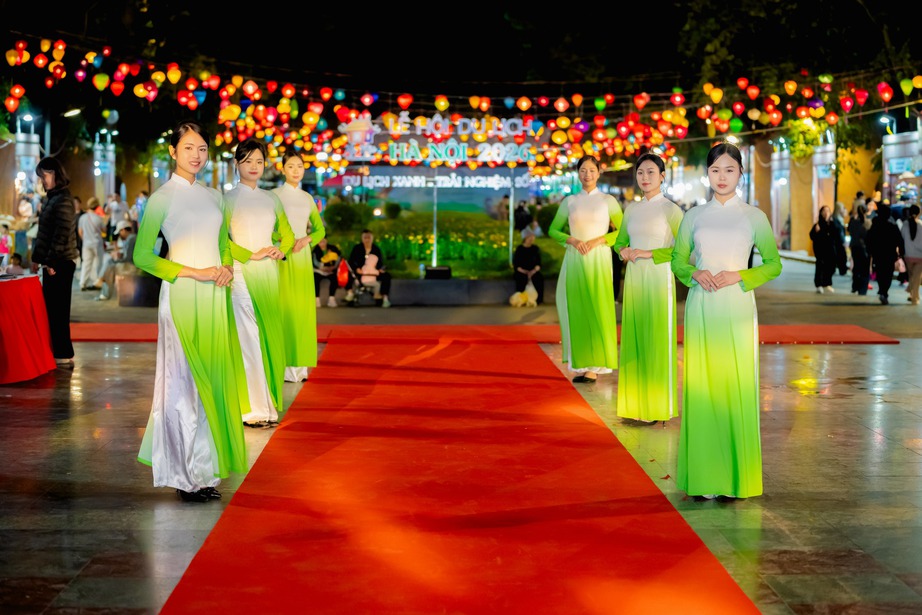 Hà Nội tổ chức nhiều hoạt động thu hút khách du lịch dịp lễ Giỗ Tổ và 30/4-1/5- Ảnh 2.