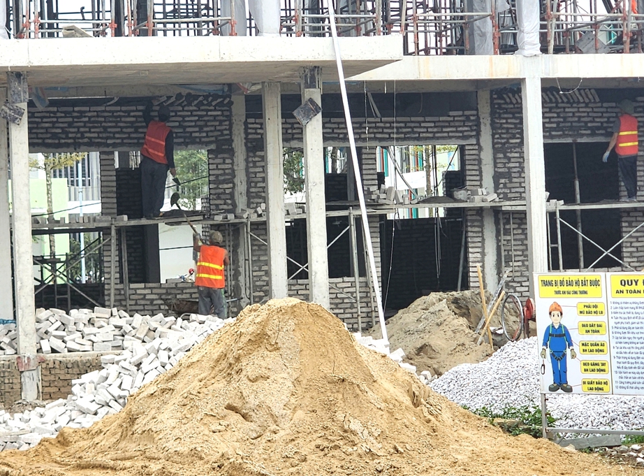 Ninh Bình: Tăng tốc dự án nhà ở xã hội nghìn tỷ đồng, quyết tâm bàn giao đúng tiến độ- Ảnh 3.