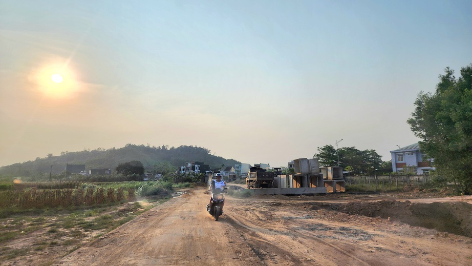 Quảng Ng&atilde;i gỡ vướng mặt bằng đẩy mạnh thi c&ocirc;ng đường 3.500 tỷ - Ảnh 10.
