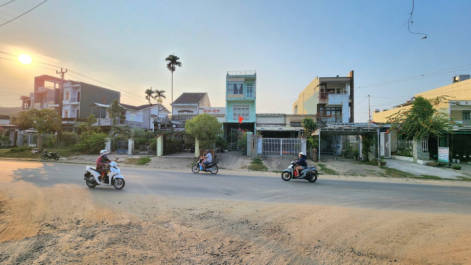 Quảng Ng&atilde;i gỡ vướng mặt bằng đẩy mạnh thi c&ocirc;ng đường 3.500 tỷ - Ảnh 13.