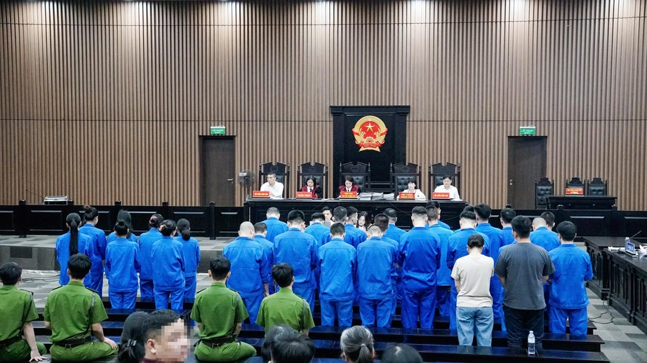 Cựu ph&oacute; chủ tịch phường ở H&agrave; Nội "bay lắc" c&ugrave;ng hai c&ocirc; g&aacute;i: T&ograve;a tuy&ecirc;n mức &aacute;n n&agrave;o?- Ảnh 2.