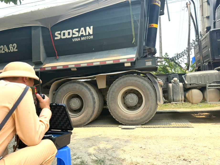 Xử l&yacute; &ocirc; t&ocirc; cơi nới th&ugrave;ng, chở h&agrave;ng qu&aacute; tải ở Ph&uacute; Thọ - Ảnh 7.