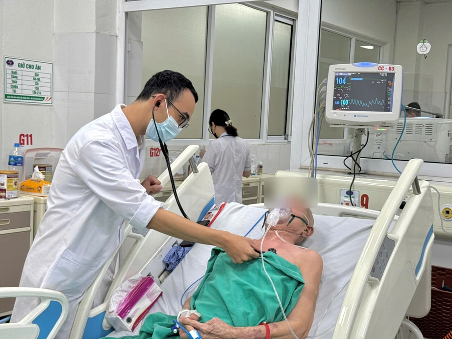 Chủ quan, nhiều người cao tuổi biến chứng nặng v&igrave; c&uacute;m B- Ảnh 1.